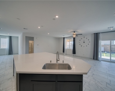 3821 E Weld Avenue - Photo Thumbnail 13