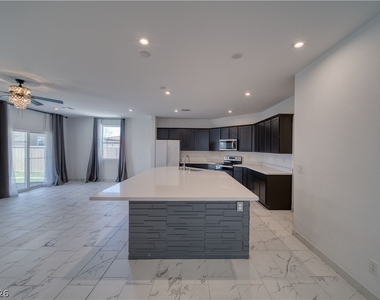 3821 E Weld Avenue - Photo Thumbnail 10