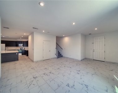 3821 E Weld Avenue - Photo Thumbnail 8