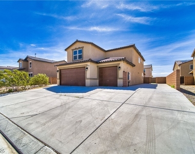 3821 E Weld Avenue - Photo Thumbnail 2