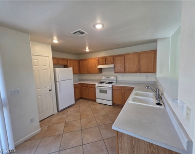 7124 Plushstone Street - Photo Thumbnail 4