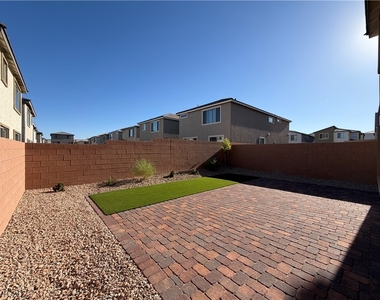 5925 Obsidian Sky Avenue - Photo Thumbnail 28