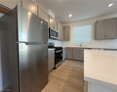 5925 Obsidian Sky Avenue - Photo Thumbnail 9