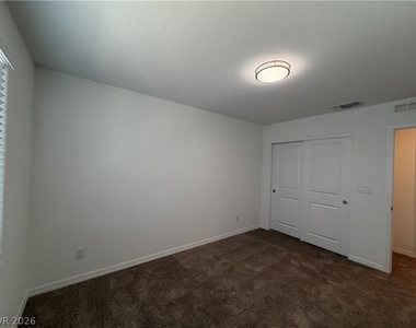 5925 Obsidian Sky Avenue - Photo Thumbnail 17