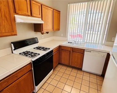 10660 Windrose Point Avenue - Photo Thumbnail 3