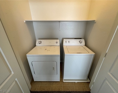 6012 Traviata Avenue - Photo Thumbnail 15
