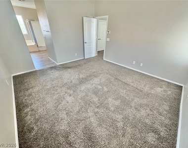6012 Traviata Avenue - Photo Thumbnail 8