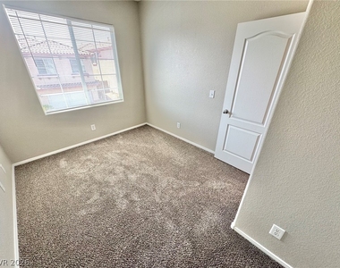 6012 Traviata Avenue - Photo Thumbnail 17