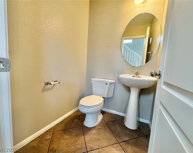 6012 Traviata Avenue - Photo Thumbnail 4