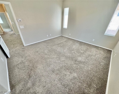 6012 Traviata Avenue - Photo Thumbnail 9