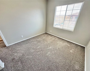 6012 Traviata Avenue - Photo Thumbnail 26