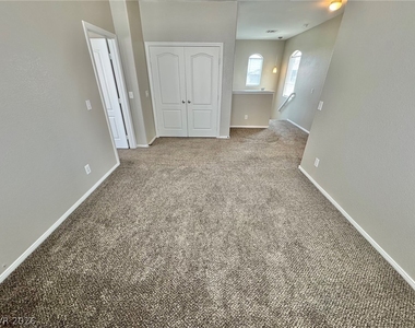 6012 Traviata Avenue - Photo Thumbnail 14