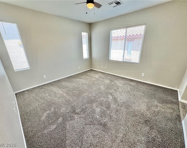 6012 Traviata Avenue - Photo Thumbnail 5