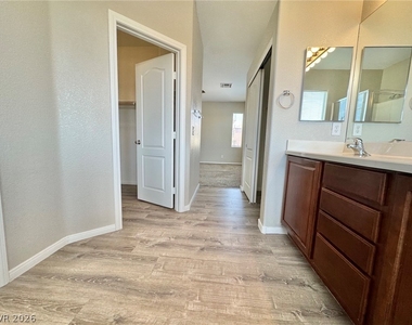 6012 Traviata Avenue - Photo Thumbnail 11