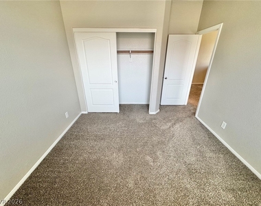 6012 Traviata Avenue - Photo Thumbnail 24