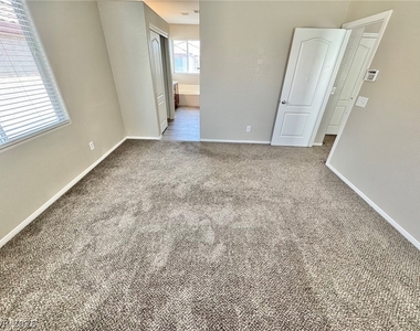 6012 Traviata Avenue - Photo Thumbnail 7