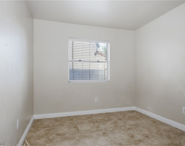 8216 Grassy Point Circle - Photo Thumbnail 33