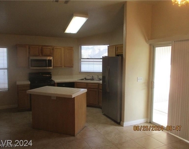 8216 Grassy Point Circle - Photo Thumbnail 14