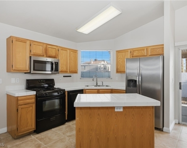 8216 Grassy Point Circle - Photo Thumbnail 20
