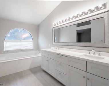 10024 Sail Landing Court - Photo Thumbnail 12