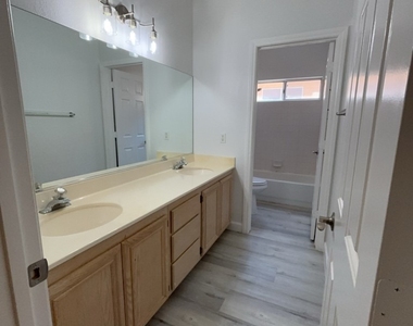 7959 Nookfield Drive - Photo Thumbnail 11