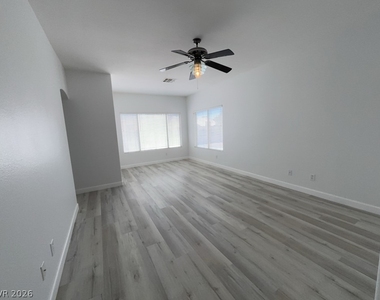 7959 Nookfield Drive - Photo Thumbnail 5