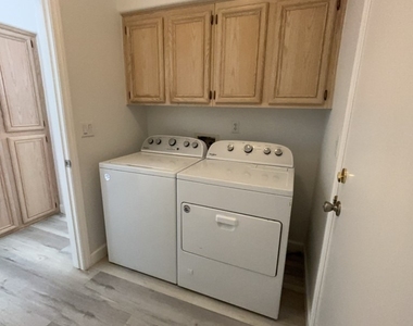 7959 Nookfield Drive - Photo Thumbnail 10