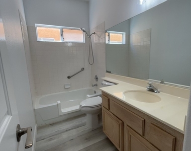 7959 Nookfield Drive - Photo Thumbnail 4
