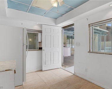 4727 Beaconsfield Street - Photo Thumbnail 46