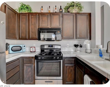5422 Indigo Hills Street - Photo Thumbnail 7