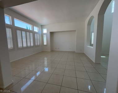 9412 Forest Edge Avenue - Photo Thumbnail 11