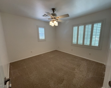9412 Forest Edge Avenue - Photo Thumbnail 13