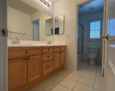 9412 Forest Edge Avenue - Photo Thumbnail 12