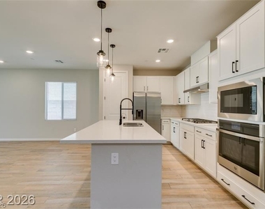 109 Medianoche Street - Photo Thumbnail 24