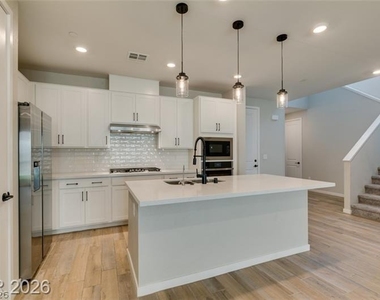109 Medianoche Street - Photo Thumbnail 21