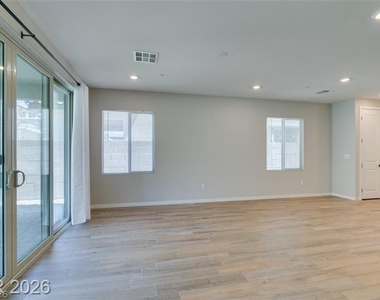 109 Medianoche Street - Photo Thumbnail 14