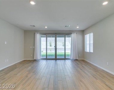 109 Medianoche Street - Photo Thumbnail 12