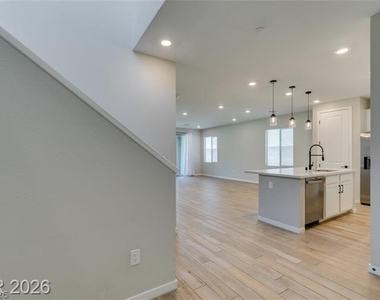 109 Medianoche Street - Photo Thumbnail 3