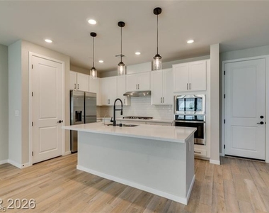 109 Medianoche Street - Photo Thumbnail 23