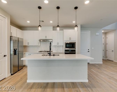 109 Medianoche Street - Photo Thumbnail 22
