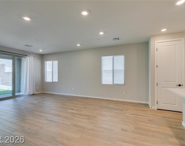 109 Medianoche Street - Photo Thumbnail 7