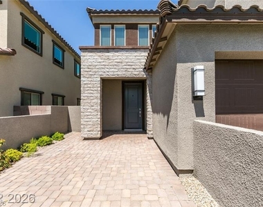 109 Medianoche Street - Photo Thumbnail 2