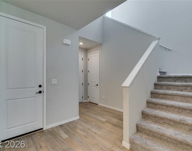 109 Medianoche Street - Photo Thumbnail 4