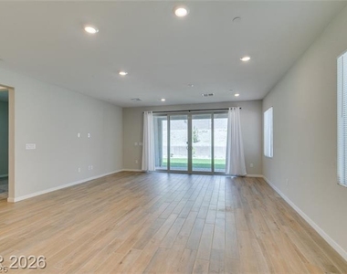 109 Medianoche Street - Photo Thumbnail 8