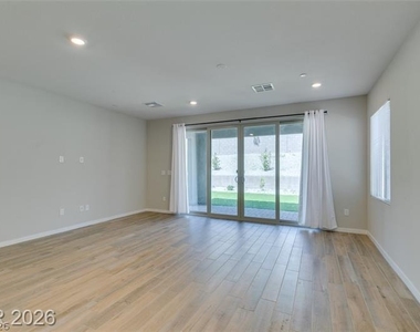 109 Medianoche Street - Photo Thumbnail 13