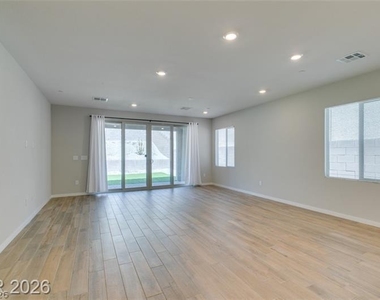 109 Medianoche Street - Photo Thumbnail 6