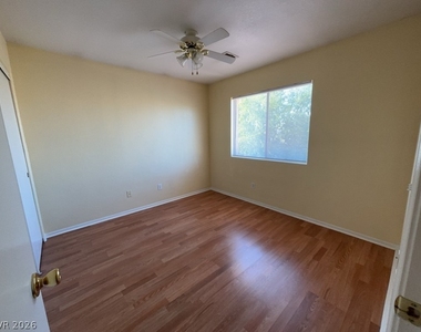 6045 Stone Hollow Avenue - Photo Thumbnail 12
