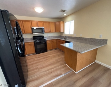 6045 Stone Hollow Avenue - Photo Thumbnail 2