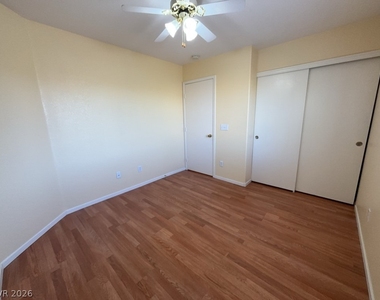 6045 Stone Hollow Avenue - Photo Thumbnail 10