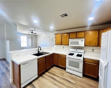 912 Duckhorn Court - Photo Thumbnail 12